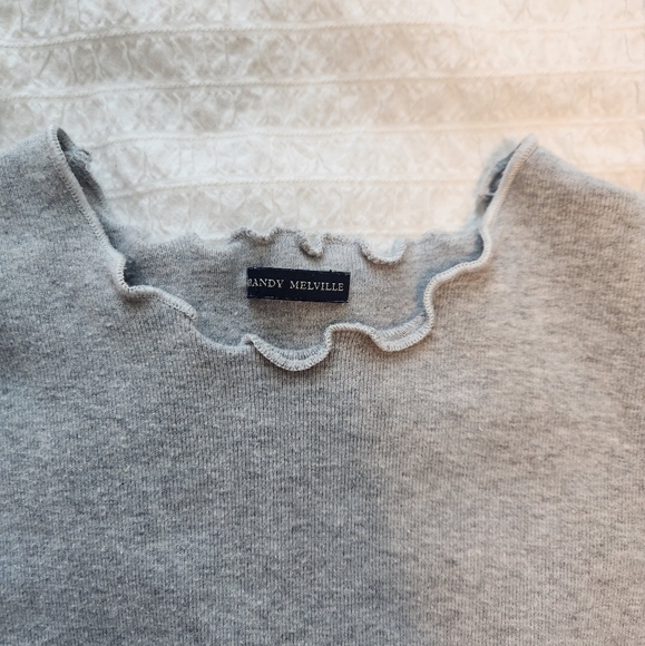 Brandy Melville Grey Cropped Baby tee - Picture 2 of 5